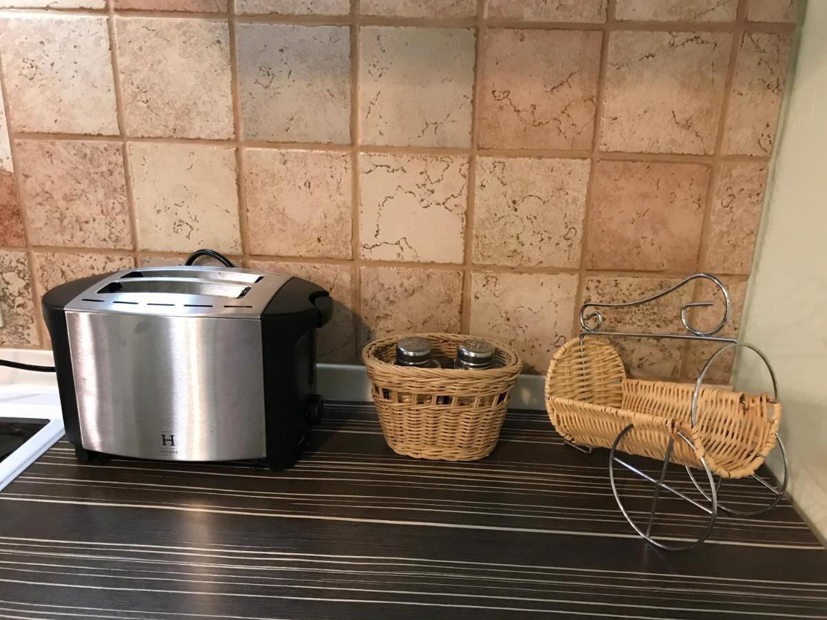 Spacious 1Bdrm Apartment Near Metro. Free Parking ヴァンター エクステリア 写真